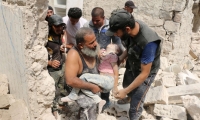 مقتل 15 بينهم 11 طفلا بقصف بالبراميل المتفجرة في حلب