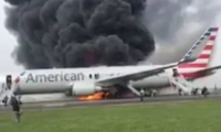 اندلاع حريق في طائرة ركاب عند محاولتها الاقلاع من مطار شيكاغو