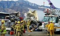 مصرع 13 في اصطدام حافلة بشاحنة في كاليفورنيا