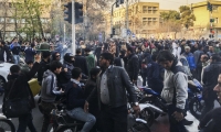 مقتل 3 ضباط شرطة باشتباكات مع محتجين في طهران