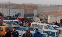 آلاف من العمال الفلسطينيين يحتجون على الحواجز رفضا لقرار تحويل رواتبهم عبر البنوك
