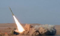 الحوثيون يطلقون صاروخ 