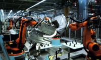مرسيدس بنز تعلن عن بداية تصنيع قطع غيار بتقنية متطورة للغاية