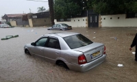 مياه الامطار تغمر سيارات في قلنسوة بعد غرق شارع صلاح الدين