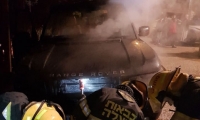 اندلاع حريق بسيارة في كفربرا لاسباب غير معروفة