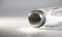 تقليل الملح في الطعام بنسبة 10% فقط ينقذ ملايين الأرواح