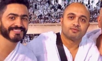 تامر حسني يؤدي العمرة بعد اقامة حفل غنائي في السعودية!