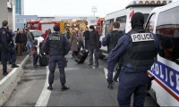باريس: الأمن يقتل شخصا استولى على سلاح عسكري