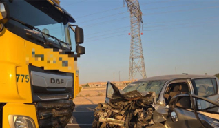 مصرع شاب بحادث طرق بين سيارة وشاحنة على شارع 90 في النقب