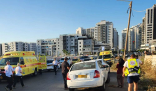 إصابة شابة بجراح متوسطة وإصابتان طفيفتان بحادث طرق في الرملة