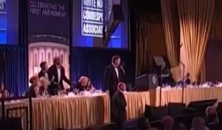 المشتبه به بإطلاق النار في حفل عشاء لمراسلي البيت الأبيض يعترف باستهداف مسؤولين