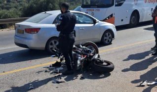 إصابة شابين بجراح خطيرة ومتوسطة بحادث دراجة نارية في ديرحنا