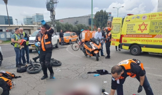 اصابة شاب بجراح حرجة بعد بحادث طرق بين سيارة ودراجة نارية