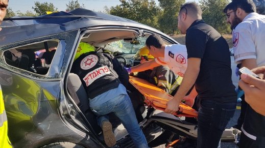 إصابة شخصين بجراح متفاوتة في حادث طرق قرب نحشونينم