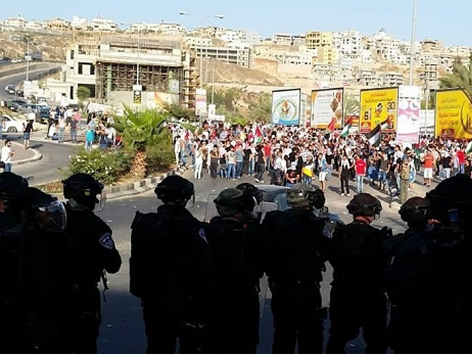 ام الفحم: خلال مظاهرة يوم الغضب إلقاء حجارة والشرطة ترد بإطلاق الغاز المسيل للدموع