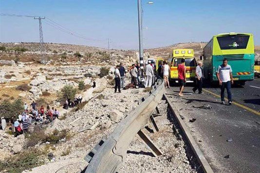 مصرع 3 اشخاص  واصابة 3 اخرين بحادث طرق على شارع 60