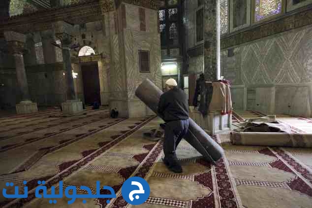 افتتاح مسجد “قبة الصخرة” بعد فرشه بسجاد جديد