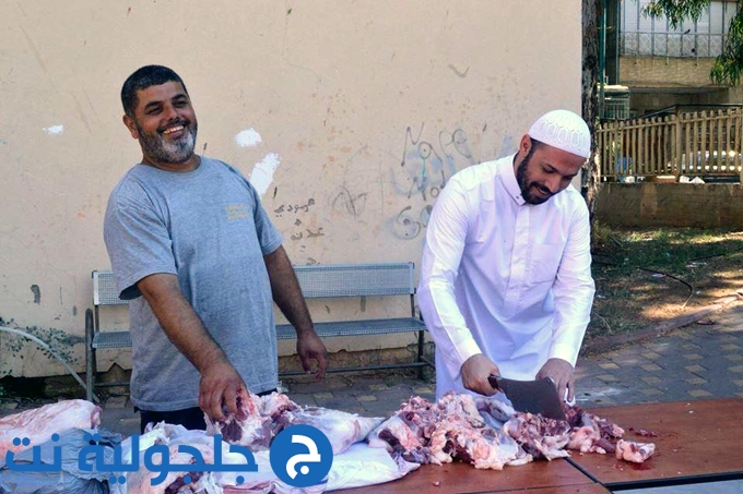 جمعية الاغاثة المحلية توزّع اللحوم على البيوت الكريمة