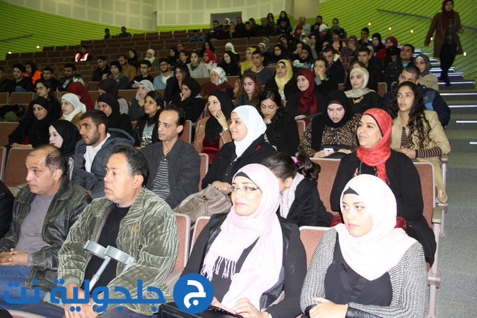 مجلس جلجولية يوزع منح دراسية لطلاب الجامعات