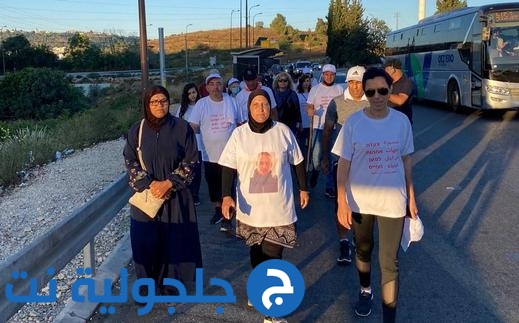 مسيرة الأمهات تخرج من أبو غوش في طريقها لمكتب رئيس الدولة