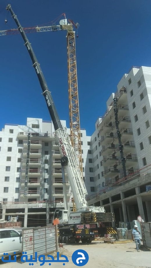 مصرع أربعة عمال جراء انهيار رافعة في مدينة يفنه