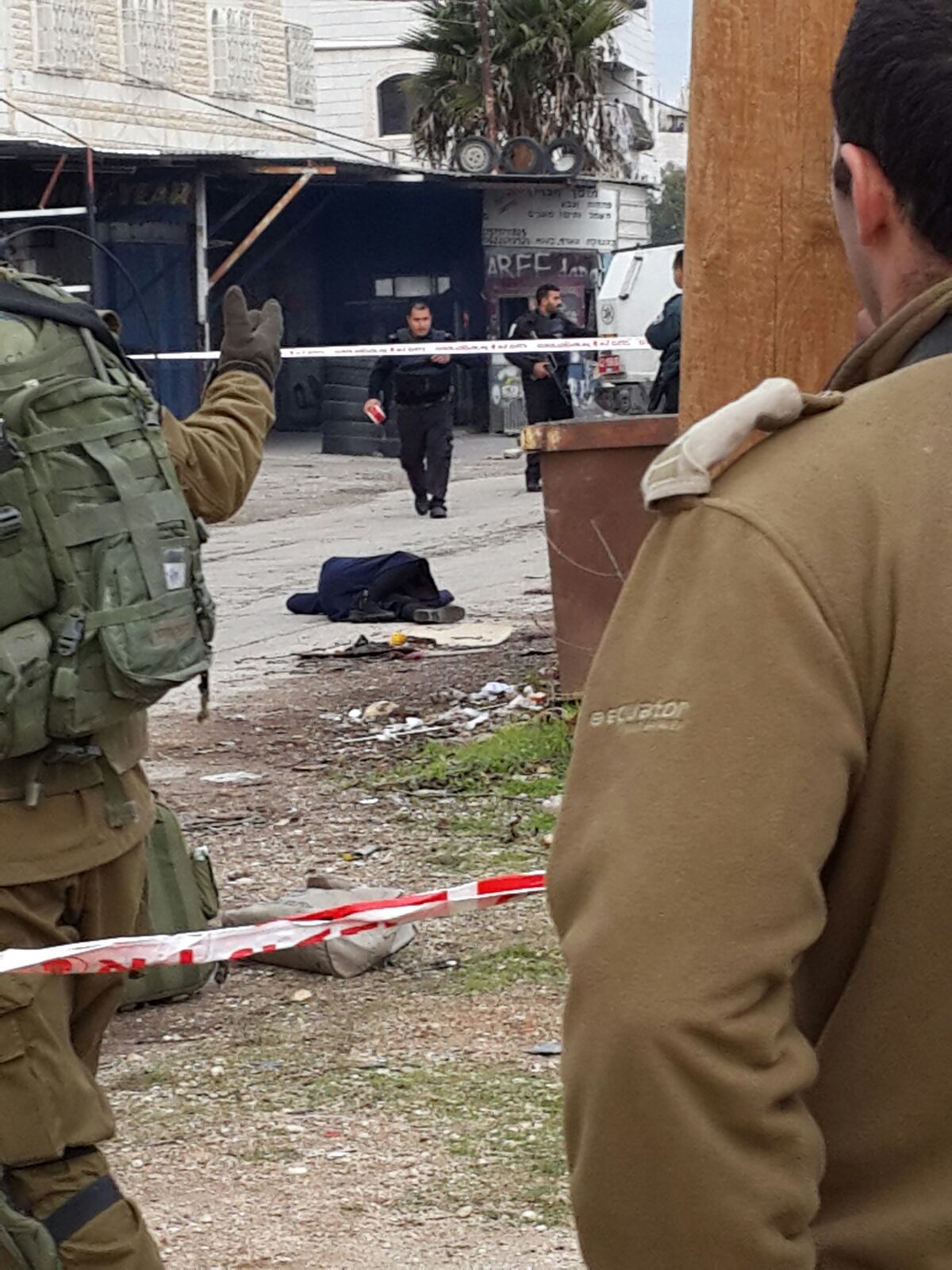 اصابة فتاة فلسطينية عند مدخل مستوطنة كريات أربع