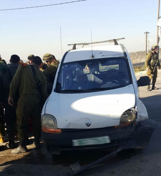 اصابة فلسطيني بجراح خطيرة بعد محاولته دهس جنود 