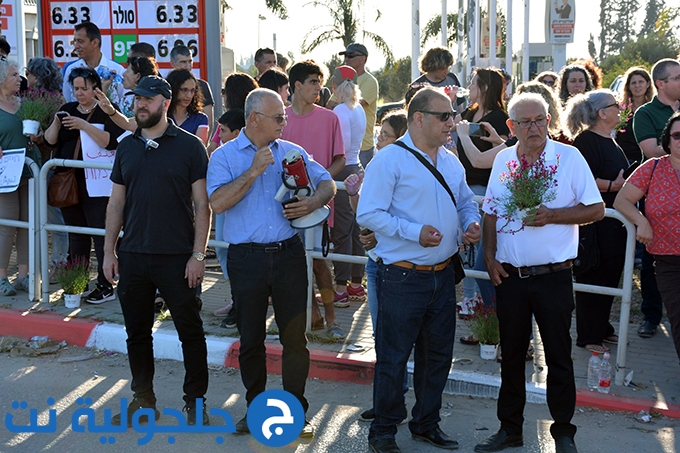 العشرات جلجولية وكفر برا والقرى التعاونية المجاورة في لقاء مشترك: تحت شعار  العرب واليهود يرفضون ان يكونوا اعداء 