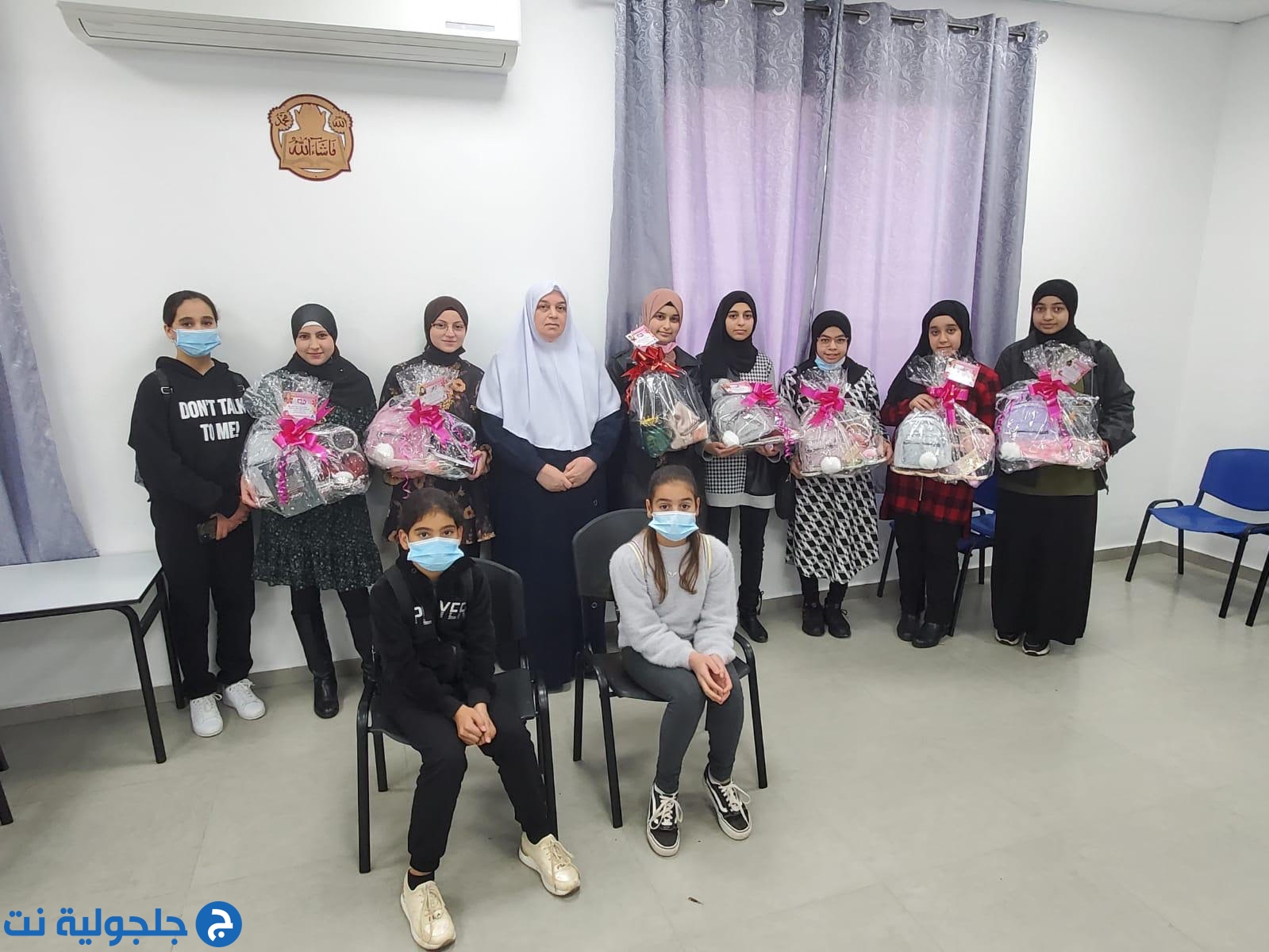 دار القرأن الكريم في جلجولية تكرم طالباتها بإرتدائهن الحجاب