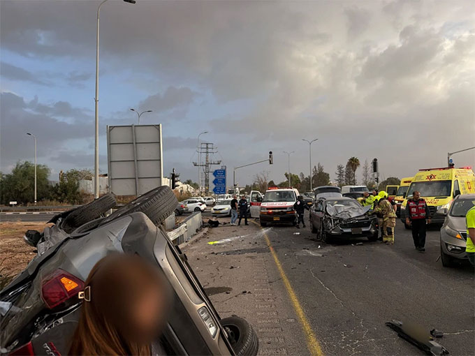 إصابة 6 أشخاص بحادث طرق على شارع 444 قرب مفرق جلجولية 