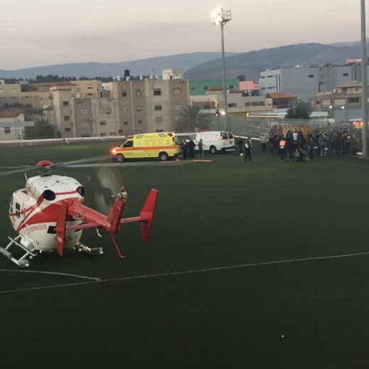 إصابة شخصين بجروح خطيرة إثر اصطدام سيارة بشجرة 