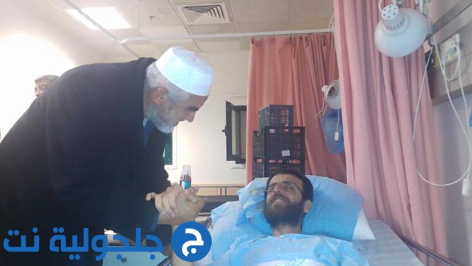 يوسف الصديق والحريات تزوران الأسير القيق في مستشفى العفولة