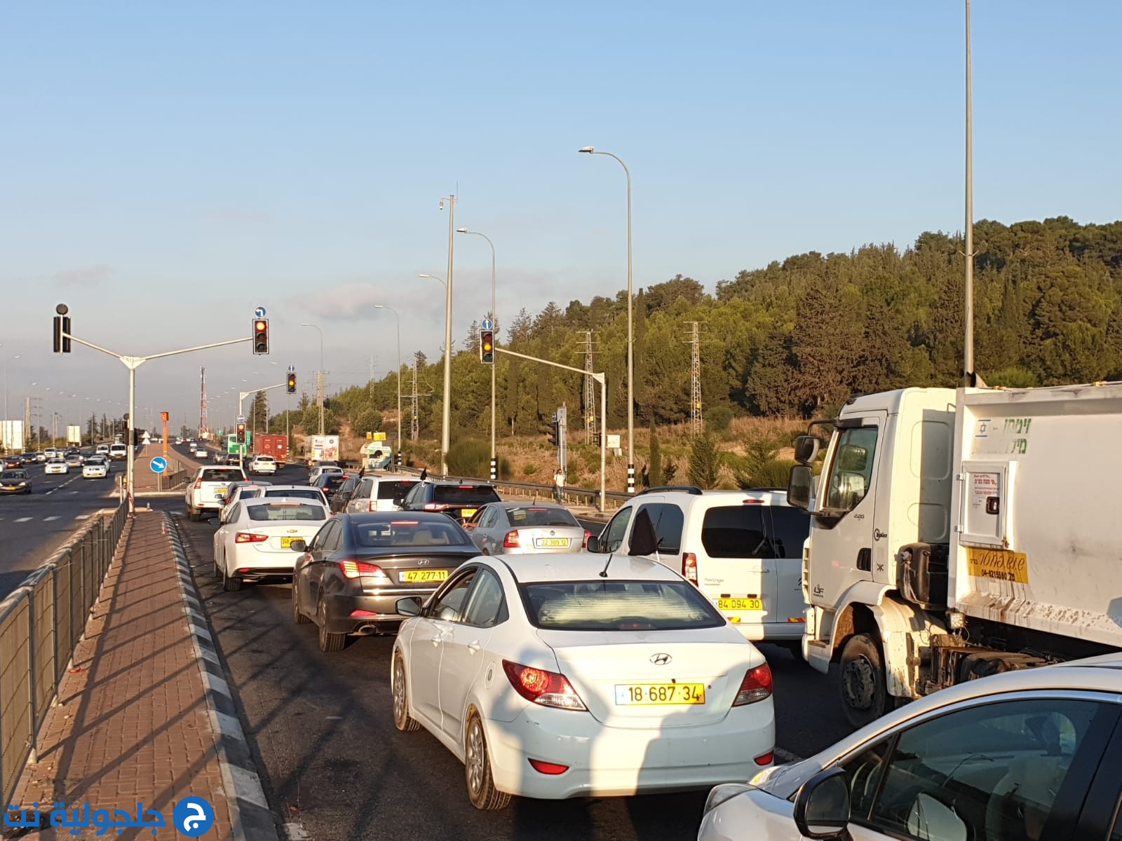 قافلة المركبات الاحتجاجية تواصل سيرها باتجاه القدس
