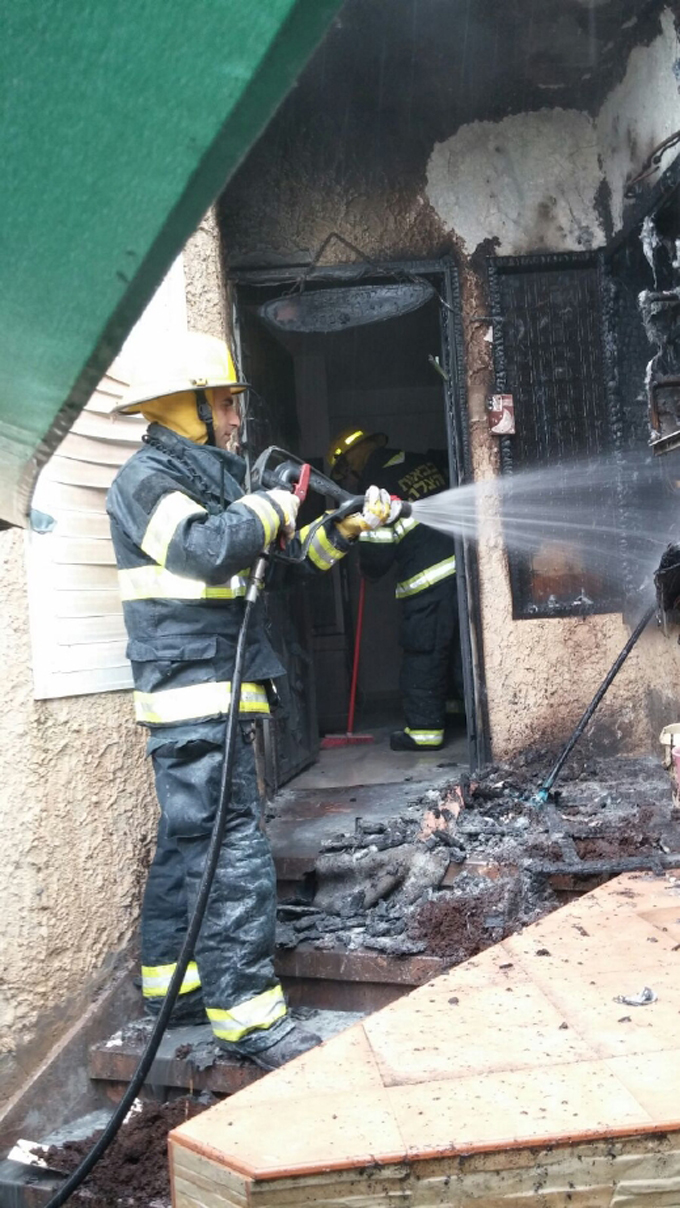 إصابة أربعة أشخاص بينهم طفلان في حريق 