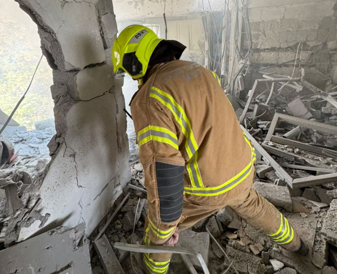 سقوط صاروخ على أحد المباني في كريات شمونة وأضرار في المكان دون إصابات