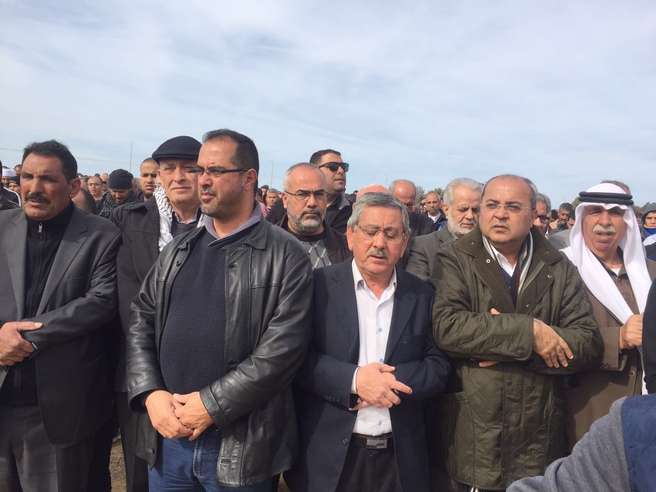 أم الحيران تودع شهيد الارض والمسكن الى مثواه الأخير