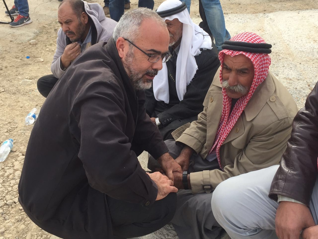 أم الحيران تودع شهيد الارض والمسكن الى مثواه الأخير