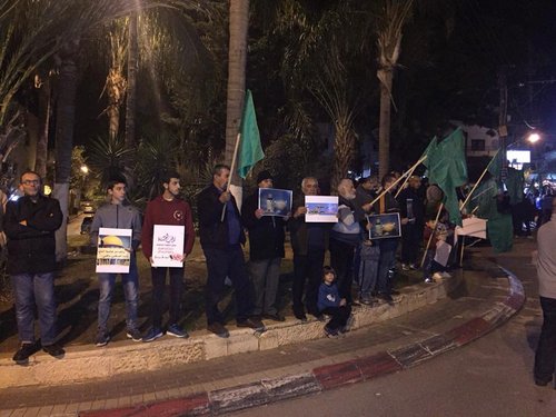 الطيبة تخرج في وقفة إحتجاجية رفضا لقرار ترامب