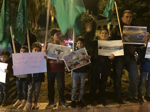 الطيبة تخرج في وقفة إحتجاجية رفضا لقرار ترامب