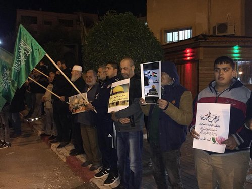 الطيبة تخرج في وقفة إحتجاجية رفضا لقرار ترامب