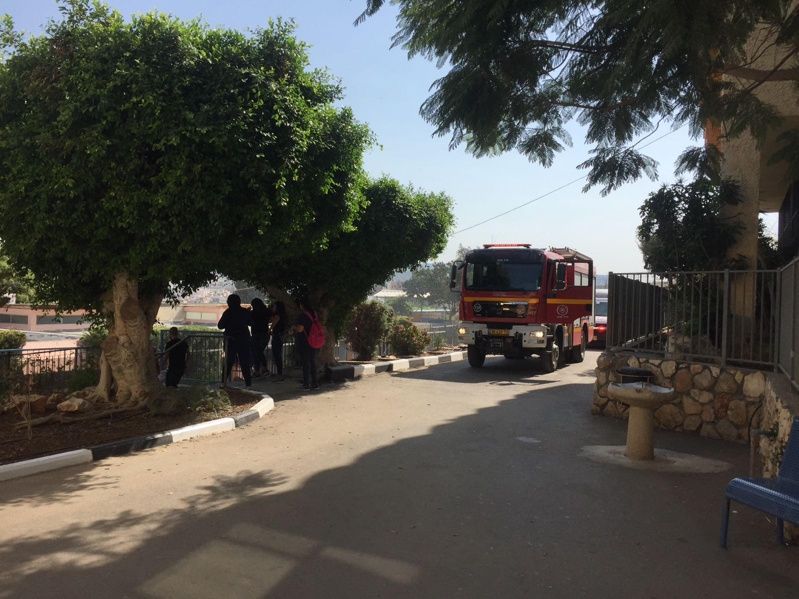 اندلاع حريق في محيط مدرسة في طمرة