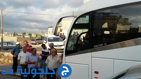 الشرطة تحتجز حافلة من شفاعمرو وتمنع مصلين من الوصول للأقصى