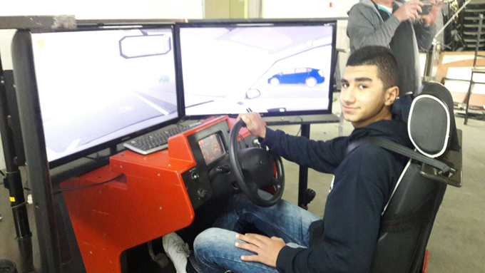 فعاليات الحذر على الطرق في مدرسة غرناطة الثانوية