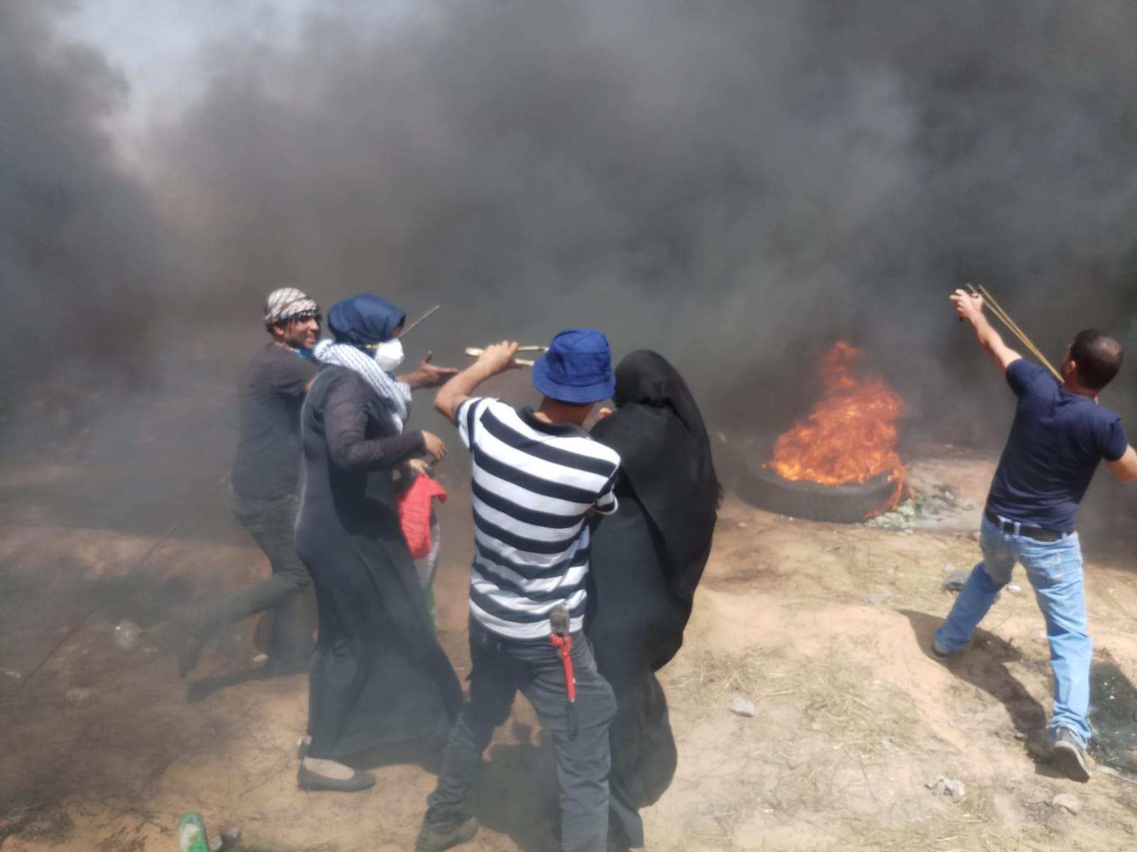 استشهاد فلسطيني وإصابة 448 برصاص الجيش الإسرائيلي