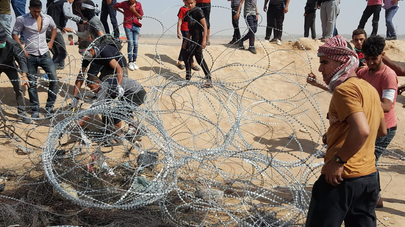 استشهاد فلسطيني وإصابة 448 برصاص الجيش الإسرائيلي