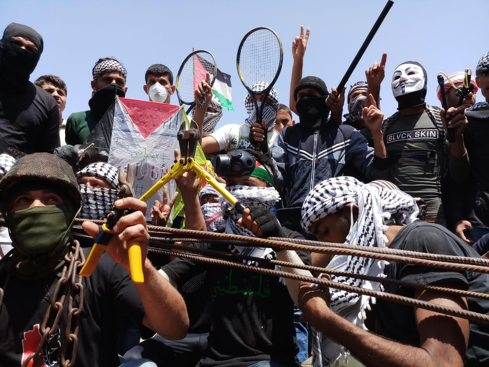 استشهاد فلسطيني وإصابة 448 برصاص الجيش الإسرائيلي