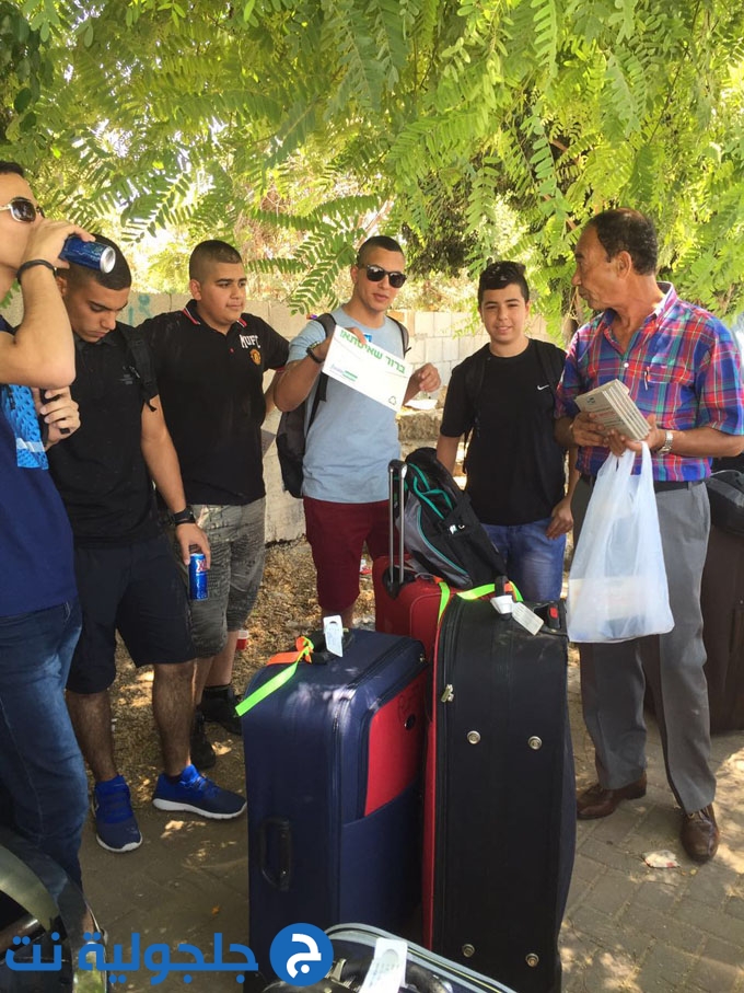 طلاب من جلجولية يتوجهوا الى مخيم صيفي للغة الانجليزية في بريطانيا
