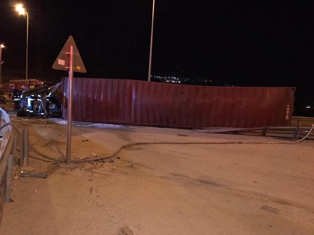 مصرع شاب من الطيرة بعد اندلاع النيران شاحنته