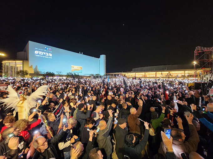 مظاهرة ضخمة في تل ابيب بمشاركة عشرات الآلاف ضد العنف والجريمة