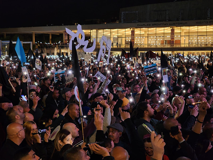 مظاهرة ضخمة في تل ابيب بمشاركة عشرات الآلاف ضد العنف والجريمة